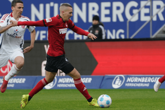 Ondrej Karafiat Spielen und Gehen 1. FC Nürnberg FCN CLUBFOKUS Klose Abwehr